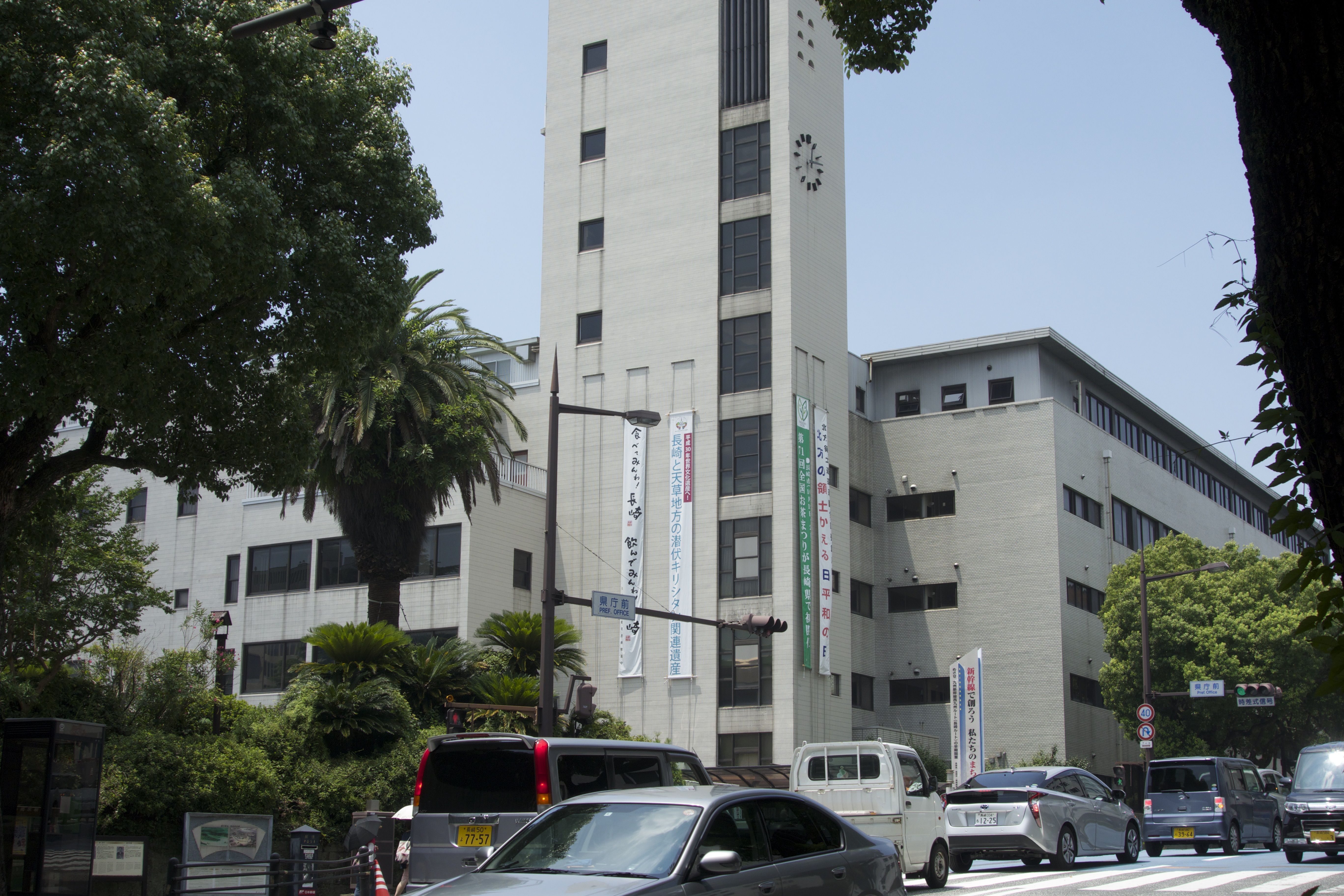 維新後は長崎会議所、長崎裁判所、さらに長崎府へ至り、現在は長崎県庁となっている