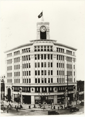 1932（昭和7）年 開店当時の服部時計店2代目時計塔（現・和光）
