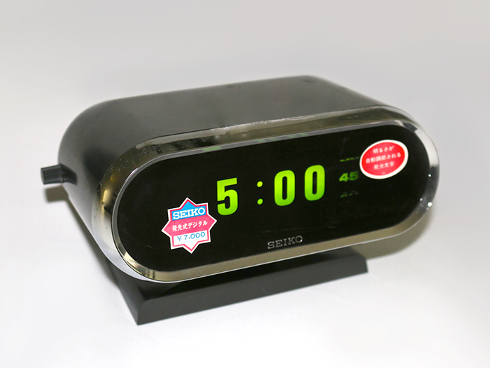 Light-emitting digital clock